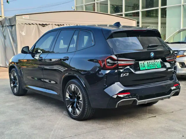 BMW iX3 — Фото автомобиля 3