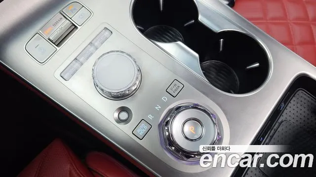 Genesis GV70 — Фото автомобиля 12