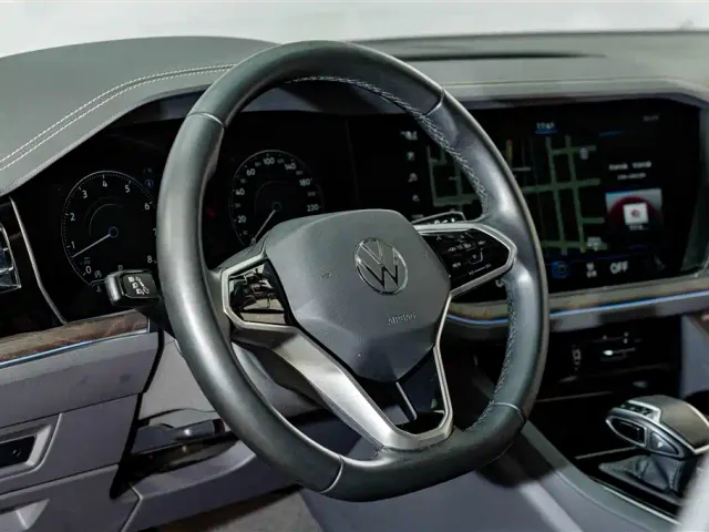 Volkswagen Touareg — Фото автомобиля 12