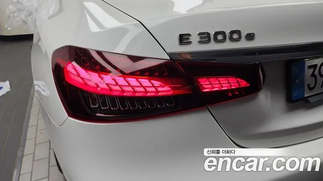 Mercedes-Benz E-Class — Фото автомобиля 23