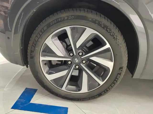 Li Auto ONE — Фото автомобиля 6