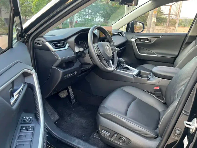Toyota RAV4 — Фото автомобиля 11