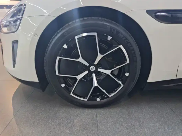 Xiaomi SU7 — Фото автомобиля 22