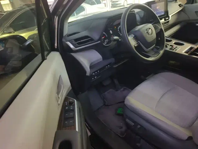 Toyota Sienna — Фото автомобиля 15