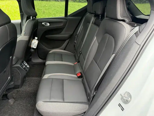Volvo XC40 — Фото автомобиля 12