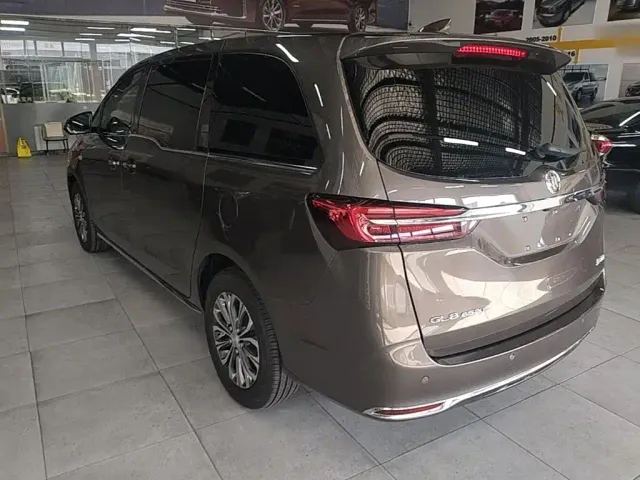 Buick GL8 — Фото автомобиля 4