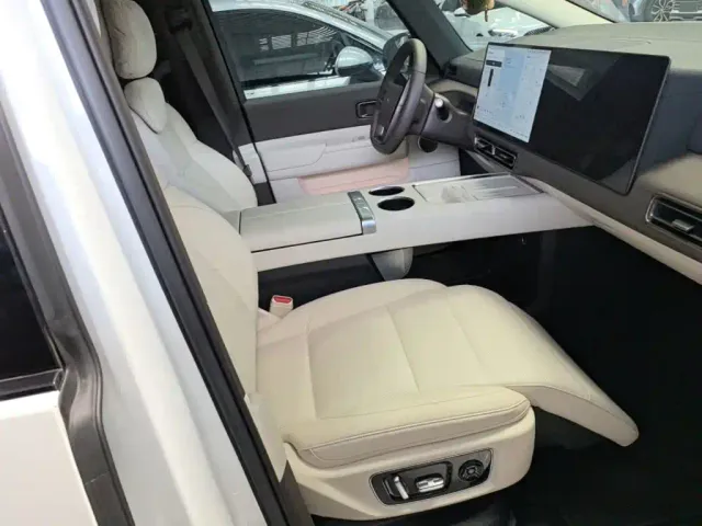 Li Auto MEGA — Фото автомобиля 24