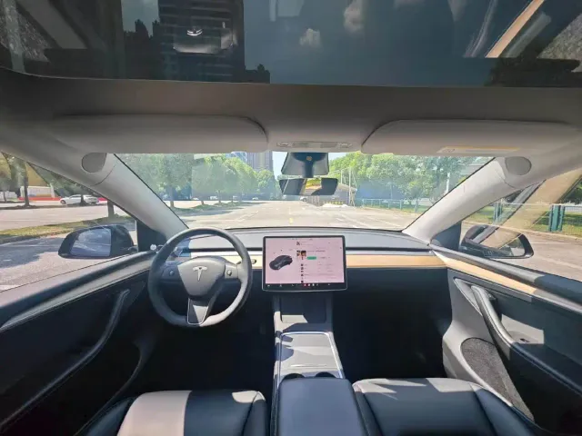 Tesla Model Y — Фото автомобиля 8