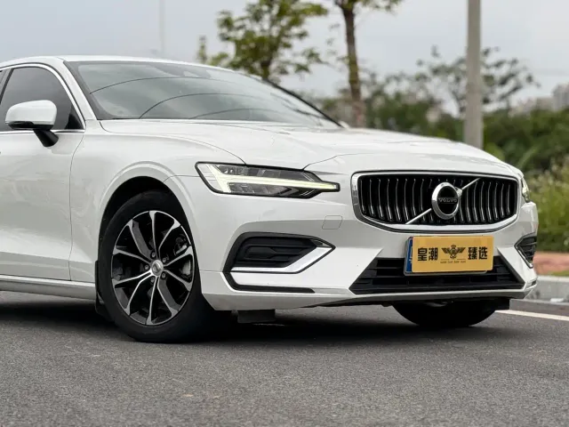 Volvo S60 — Фото автомобиля 15