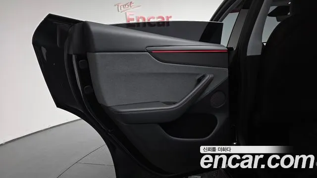 Tesla Model Y — Фото автомобиля 14