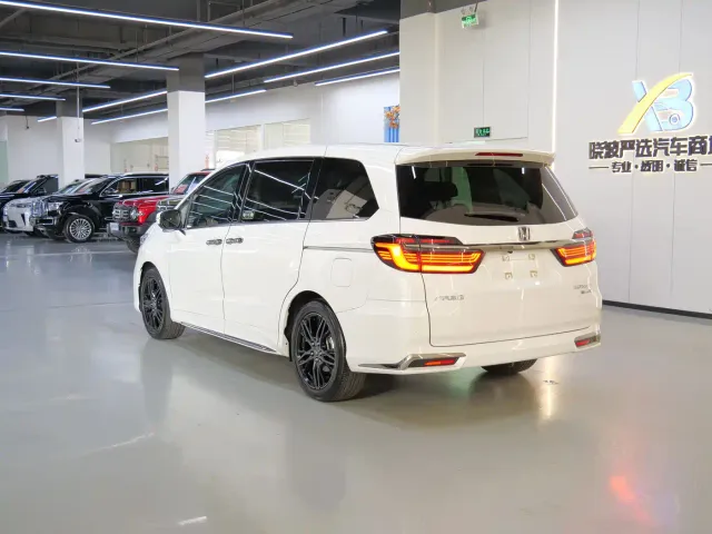 Honda Odyssey — Фото автомобиля 6