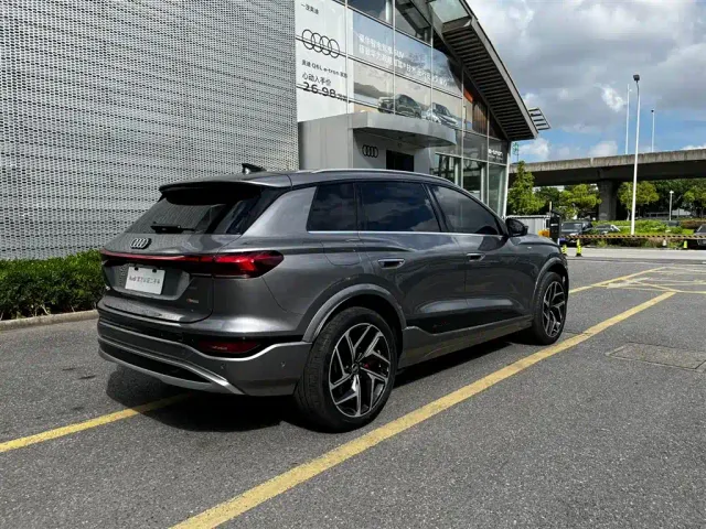 Audi Q6L e-tron — Фото автомобиля 5
