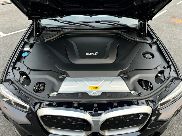 BMW iX3 — Фото автомобиля 17