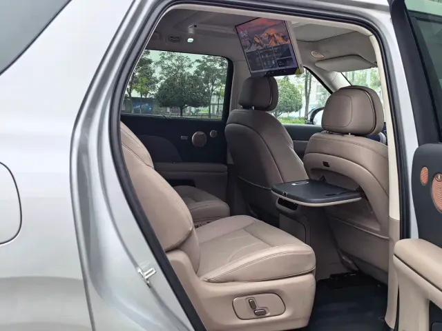 IM Motors LS8 — Фото автомобиля 21