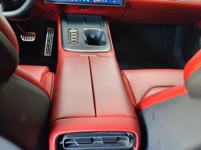 Xiaomi SU7 — Фото автомобиля 9