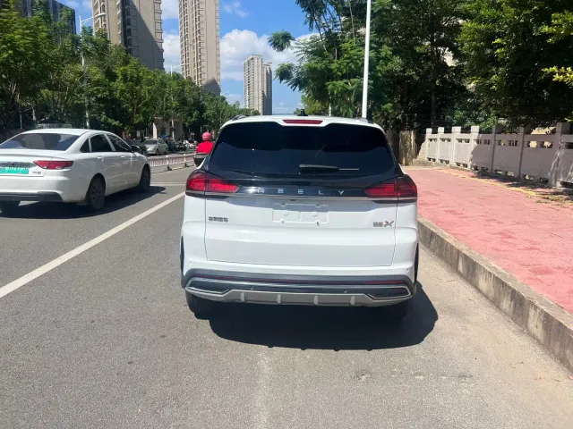 Geely Boyue — Фото автомобиля 8