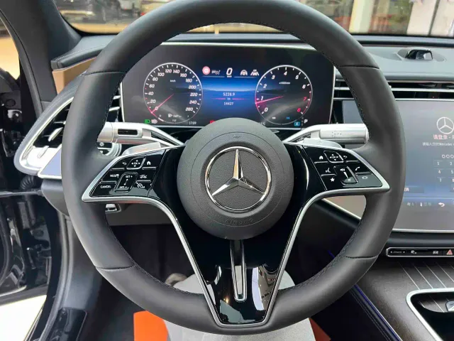 Mercedes-Benz E-Class — Фото автомобиля 17