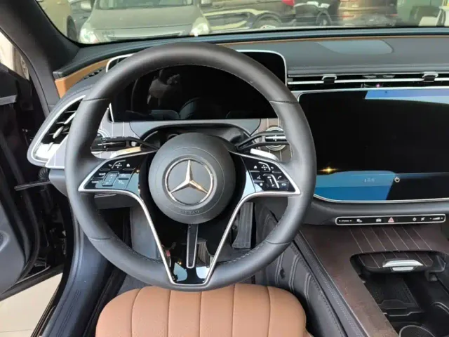Mercedes-Benz E-Class — Фото автомобиля 10
