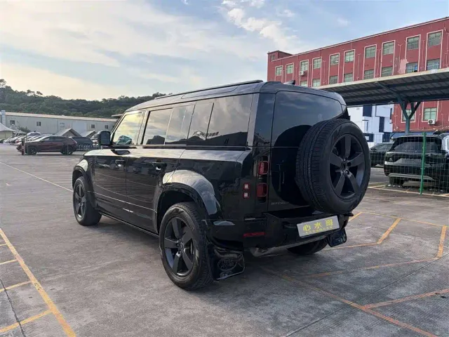 Land Rover Defender — Фото автомобиля 3