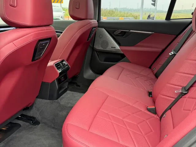 BMW 5 Series — Фото автомобиля 6