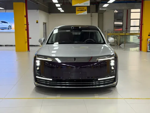 Zunjie Zunjie S800 2025 Model Extended Range Starlight Executive Edition 4-seater — Фото автомобиля 2