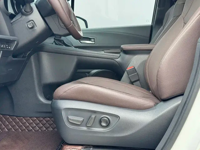 Toyota Sienna — Фото автомобиля 9