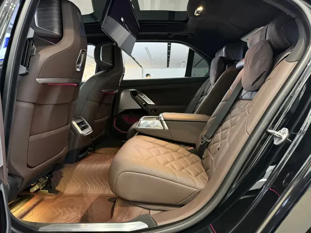BMW 7 Series — Фото автомобиля 11