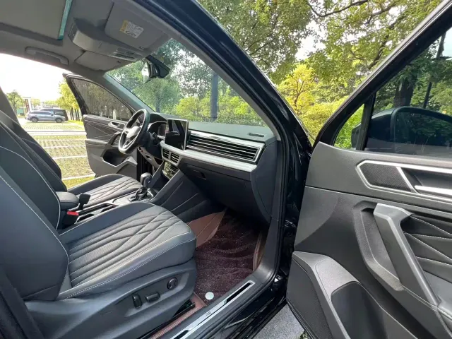 Volkswagen Tiguan L — Фото автомобиля 17