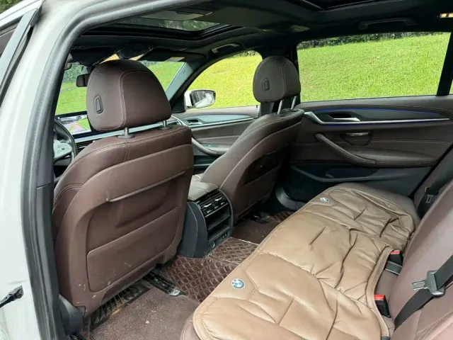 BMW 5 Series — Фото автомобиля 11