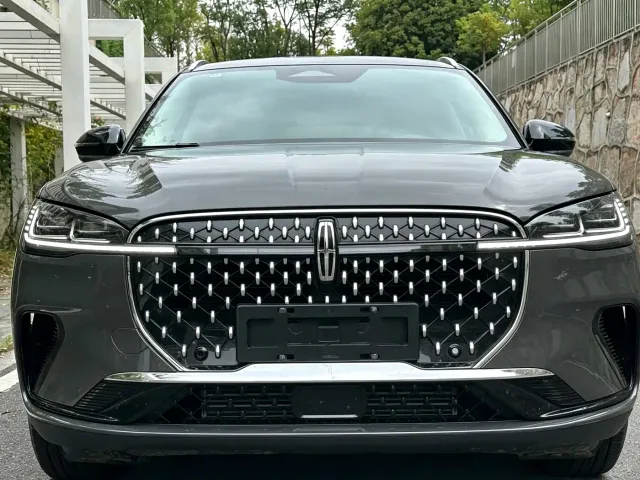 Lincoln Corsair — Фото автомобиля 2