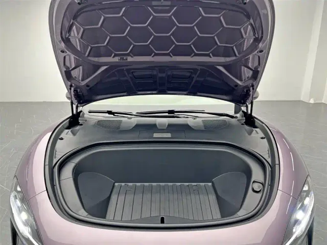 Xiaomi SU7 — Фото автомобиля 11