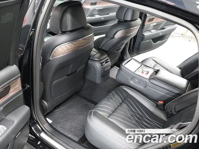 Genesis G90 Бензин 3.5 турбо AWD — Фото автомобиля 11