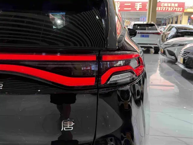 BYD Tang — Фото автомобиля 8