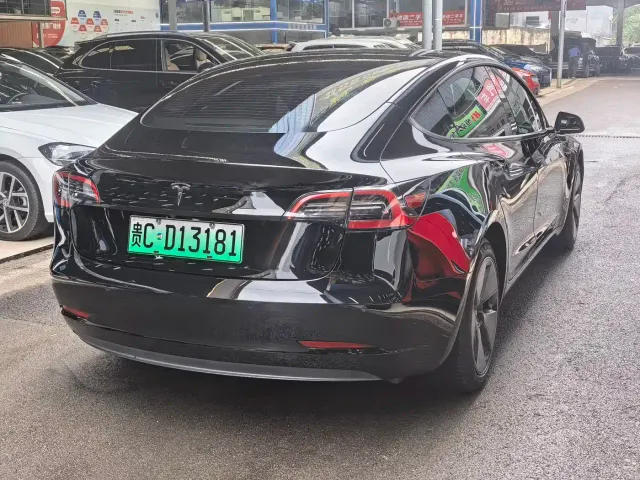 Tesla Model 3 — Фото автомобиля 4