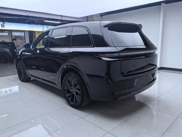 Li Auto L8 — Фото автомобиля 25