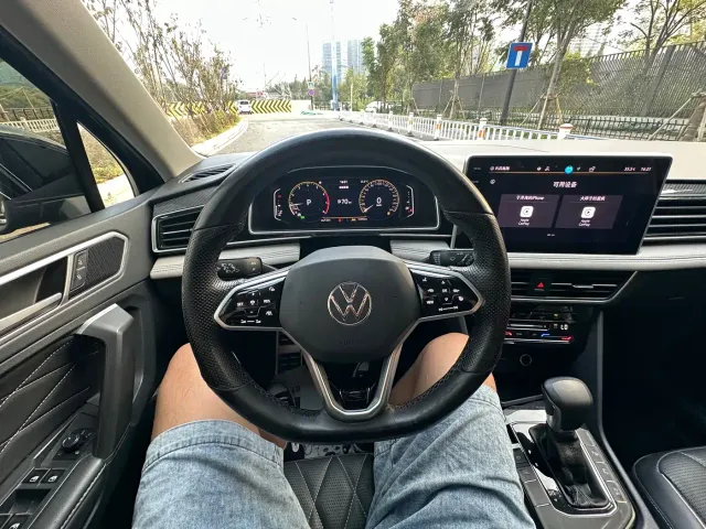 Volkswagen Tiguan L — Фото автомобиля 10