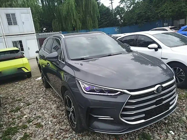 BYD Tang — Фото автомобиля 3