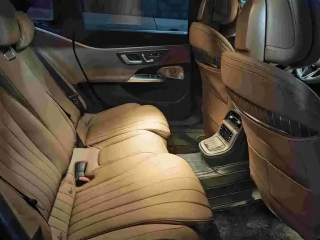 Mercedes-Benz E-Class — Фото автомобиля 5