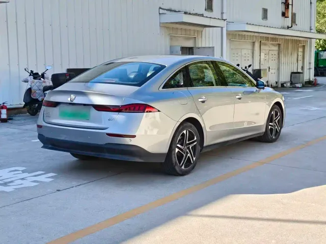 Roewe D7 — Фото автомобиля 17