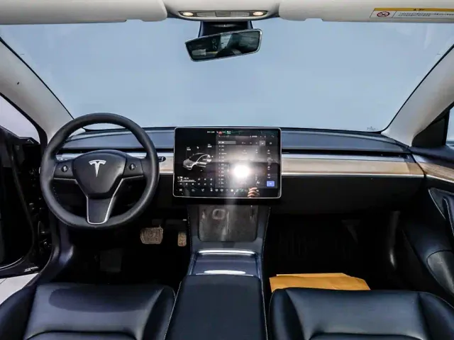 Tesla Model 3 — Фото автомобиля 27