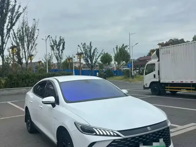 BYD Qin PLUS 2025 DM-i Smart Drive 55KM Leader — Фото автомобиля 3