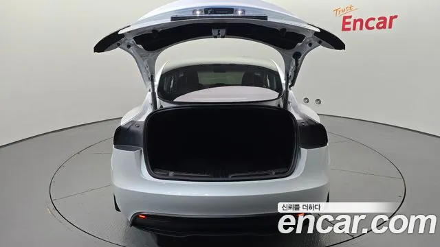 Tesla Model 3 — Фото автомобиля 14