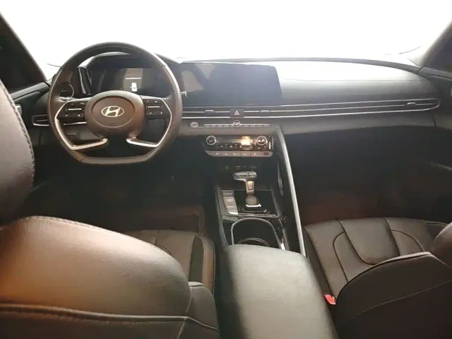 Hyundai Elantra — Фото автомобиля 5