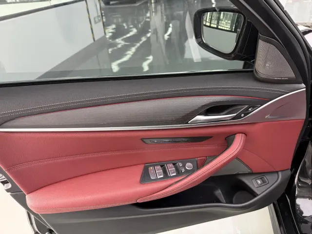 BMW 5 Series — Фото автомобиля 4