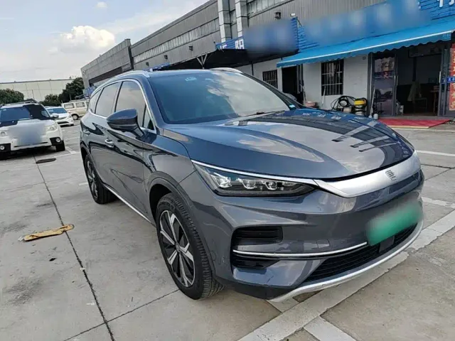 BYD Tang — Фото автомобиля 3