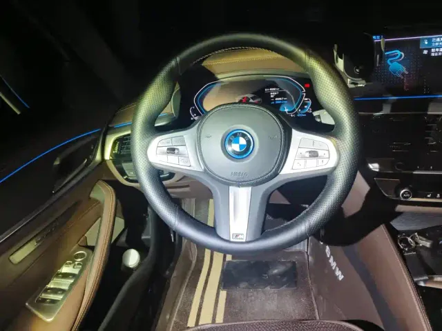 BMW 5 Series — Фото автомобиля 15