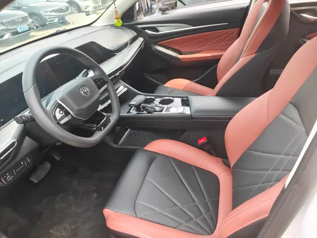 Changan Eado — Фото автомобиля 4