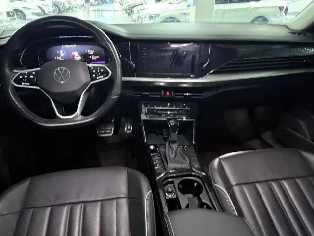 Volkswagen Passat — Фото автомобиля 15