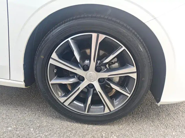 Geely Emgrand — Фото автомобиля 6