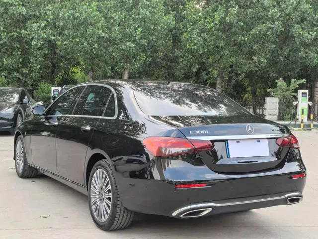 Mercedes-Benz E-Class — Фото автомобиля 18